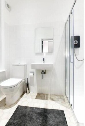 Classic Single Room, 1 Double Bed | Bathroom - Spacious Student Ensuite Finsbury House (London)