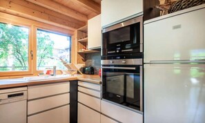 Kühlschrank, Mikrowelle, Ofen, Geschirrspüler