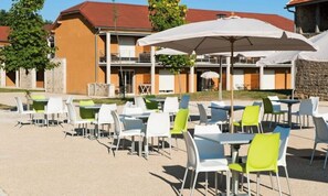 Khu ẩm thực ngoài trời