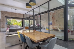 Interior - Bed and Breakfast 'Chambre D'hote - Namibie' with Shared Terrace, Wi-Fi and Air Conditioning (Bages)