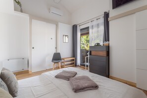 1 bedroom, WiFi, bed sheets - Bed and Breakfast 'Chambre D'hote - Namibie' with Shared Terrace, Wi-Fi and Air Conditioning (Bages)