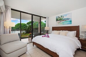 2 bedrooms, iron/ironing board, WiFi, bed sheets - Beachfront Paradise Air Conditioner Ocean Wave Sand Pool Hot Tub Sauna (Kihei)