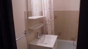 Bathroom - Apartment in Le Chinaillon by Ski Slopes (Le Grand-Bornand)