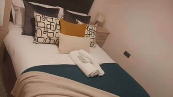 Iron/ironing board, WiFi, bed sheets