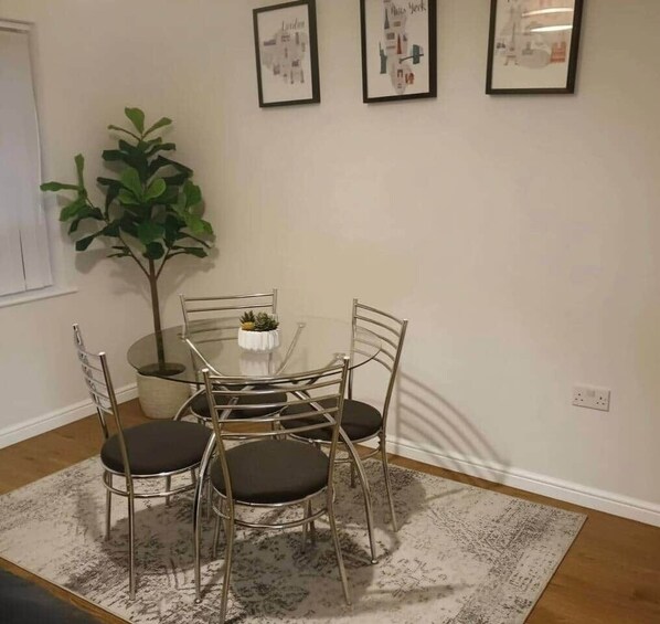 Dining - Modern Two Bedroom Apartment (Northampton)