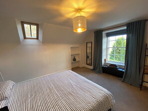 2 habitaciones, tabla de planchar con plancha, wifi y ropa de cama 