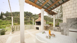 Outdoor dining - Apartments Kalajzic- Two Bedroom Apartment With Terrace (Pucisca)