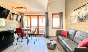 Living area - Studio + Mezzanine for 4 People, 3-star, North-facing (Valloire)