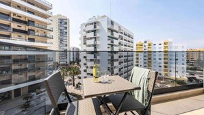 Outdoor dining - Apartment in Praia da Rocha by the Beach (Portimão)