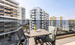 Outdoor dining - Apartment in Praia da Rocha by the Beach (Portimão)