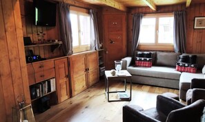 Living area - Comfortable Chalet Close to the Center (Les Gets)