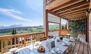 Outdoor dining - Apartment in Les Saisies With Jacuzzi (Hauteluce)