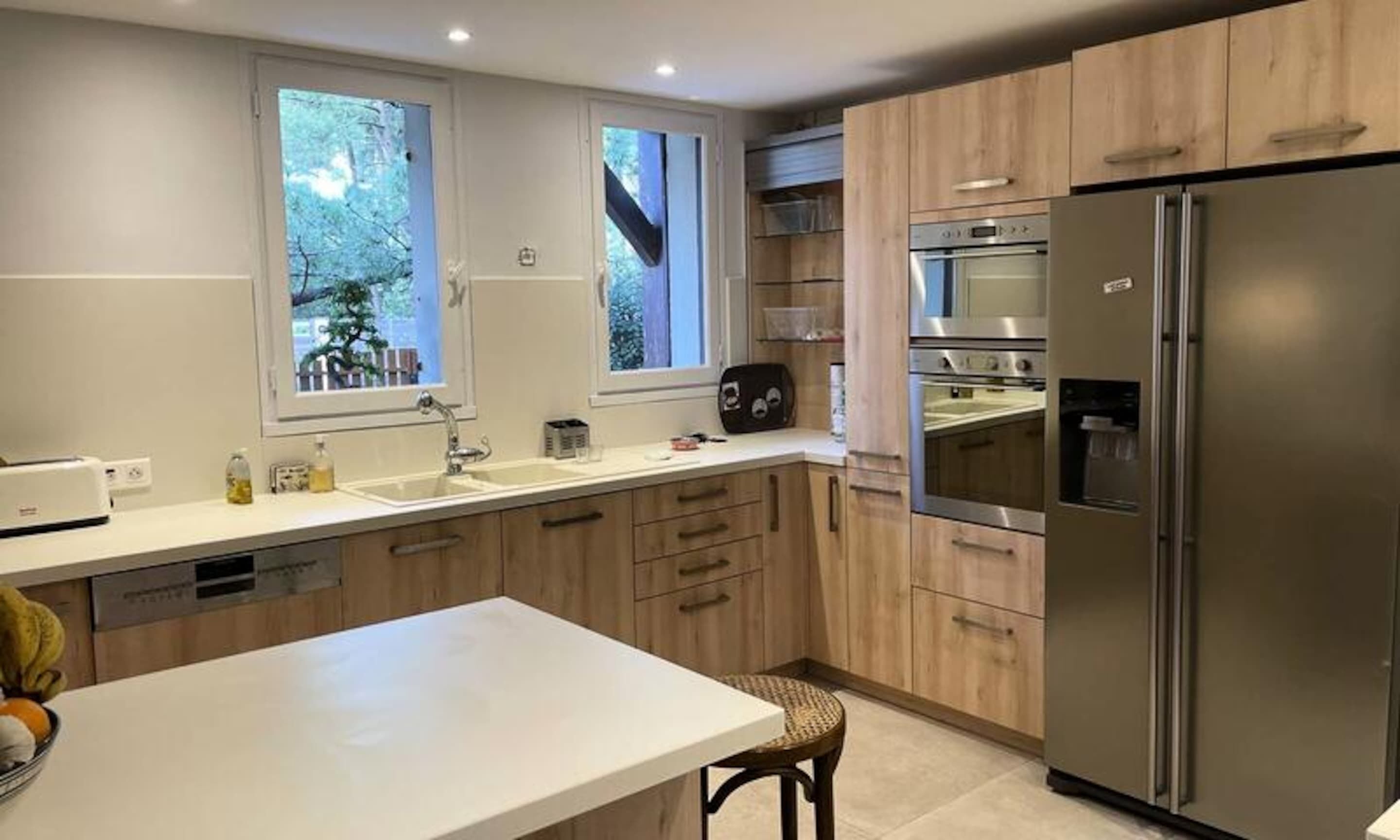 Fridge, microwave, dishwasher, coffee/tea maker