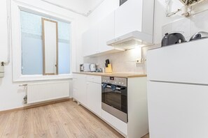 Basic Apartment | Private kitchen - Family 2BR Stay Near Stadthalle (Vienna)