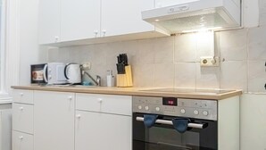 Private kitchen - Family 2BR Stay Near Stadthalle (Vienna)