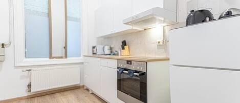 Refrigerador, microondas, horno, placa de cocina