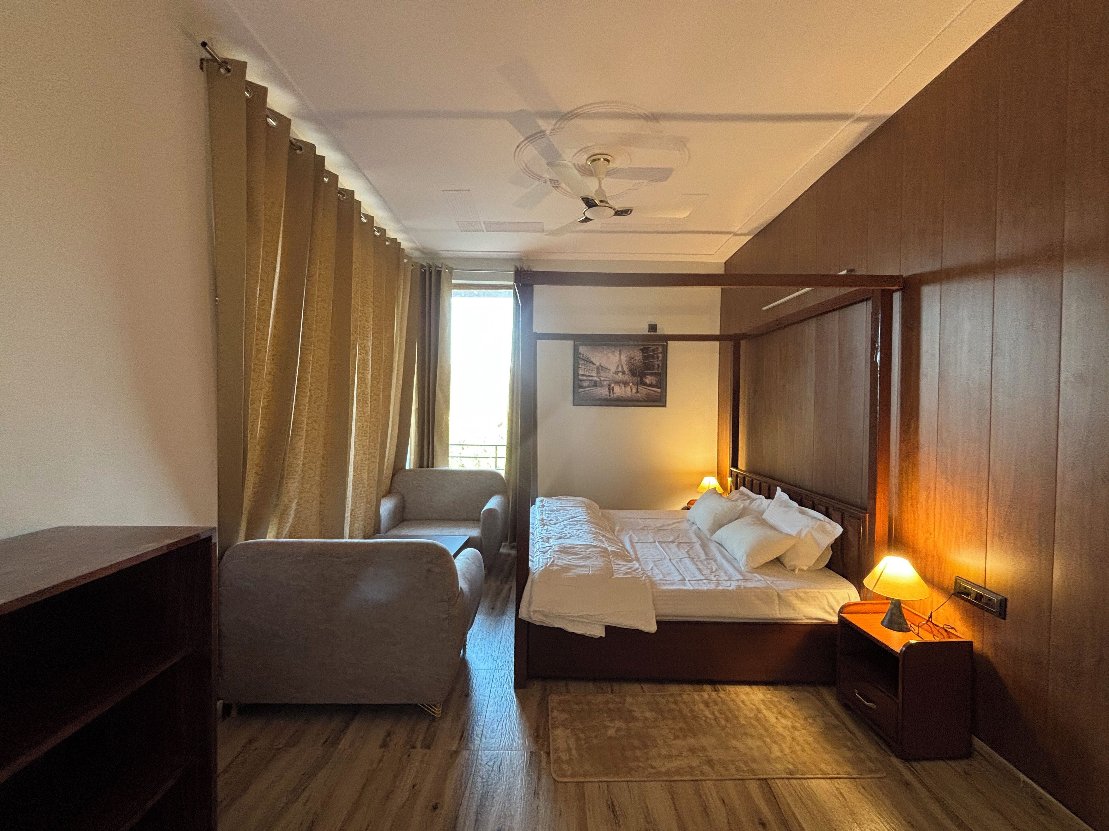 Deluxe Double Room, Mountain View | Laptop workspace, free WiFi