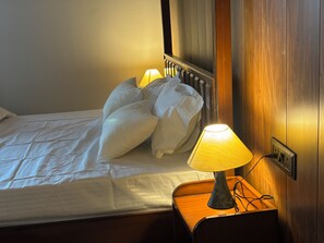 Deluxe Double Room, Mountain View | Laptop workspace, free WiFi - Mithra Resort (Pauri)