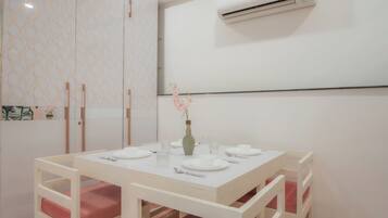 Apartament | Zona de menjador de l'habitació