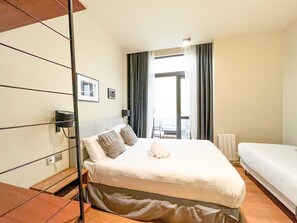 3 slaapkamers, een strijkplank/strijkijzer, gratis wifi, beddengoed