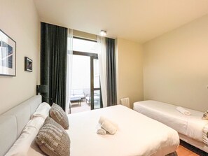3 slaapkamers, een strijkplank/strijkijzer, gratis wifi, beddengoed