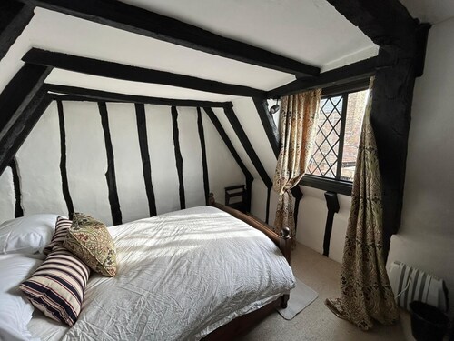 Step back in time - stay in the beautiful medieval house in the center of Rye
