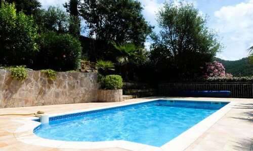 Air-conditioned Villa for 8 People With Swimming Pool and sea View in La Londe-les-maures