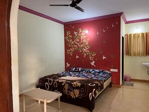 Egyptian cotton sheets, premium bedding, memory-foam beds, desk - Shree Savali Resort (Kashid)