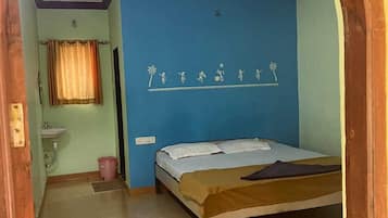 Deluxe Double Room | Egyptian cotton sheets, premium bedding, memory-foam beds, desk