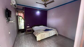 Een bureau, een laptopwerkplek, gratis wifi