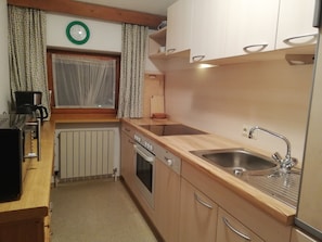 Private kitchen - Apartment in CENTRAL location in RAMSAU for *1 - 6 persons* 2x double room*1x couch*2 x shower/WC* (Ramsau im Zillertal)