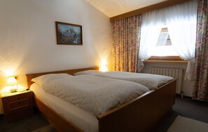 2 bedrooms, internet, bed sheets - Apartment in CENTRAL location in RAMSAU for *1 - 6 persons* 2x double room*1x couch*2 x shower/WC* (Ramsau im Zillertal)