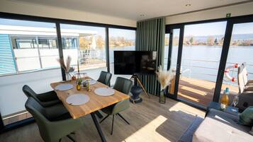 Mobile Home | Living room