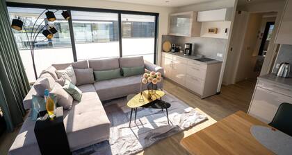 Schones Hausboot in Hoxter