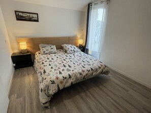 5 bedrooms, free WiFi - Quiet house for 10 guests, near beach, Port Navalo, pets allowed, wifi (Arzon)