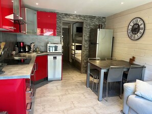 Fridge, microwave, dishwasher - Studio cabin for 6 with balcony, wifi and parking (Valloire)