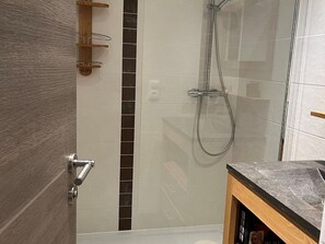 Bathroom - Studio cabin for 6 with balcony, wifi and parking (Valloire)