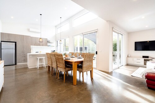 Modern & Accessible Beach House - Bell 2