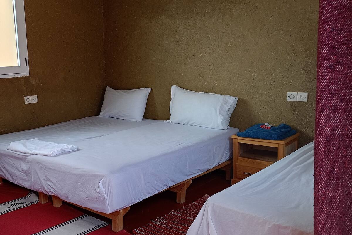 Habitación triple, vista a la montaña | Caja de seguridad en la habitación y wifi gratis