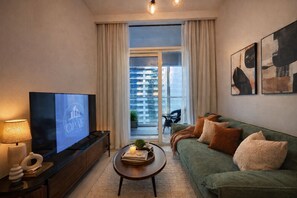 Smart TV - 1BR Apartment in vibrant Dubai - Canal View (Dubai)