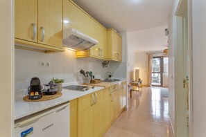 Fridge, microwave, oven, stovetop - Holiday Apartment 'Casa Piña Colada' with Balcony and Wi-Fi (Corralejo)