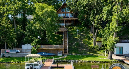 Lakefront Retreat with Dock, BBQ and Lake Access
