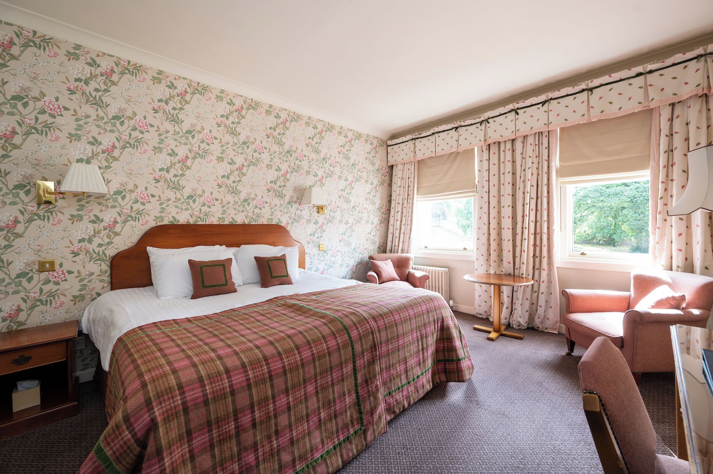 Superior Double Room, Garden View | Iron/ironing board, free WiFi