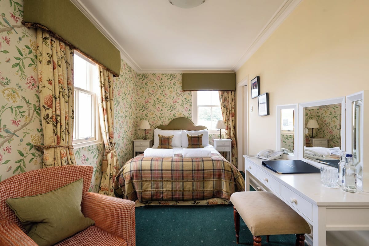 Iron/ironing board, free WiFi