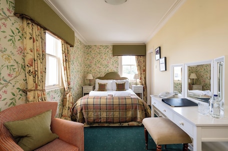 Deluxe Double Room, Garden View | Iron/ironing board, free WiFi