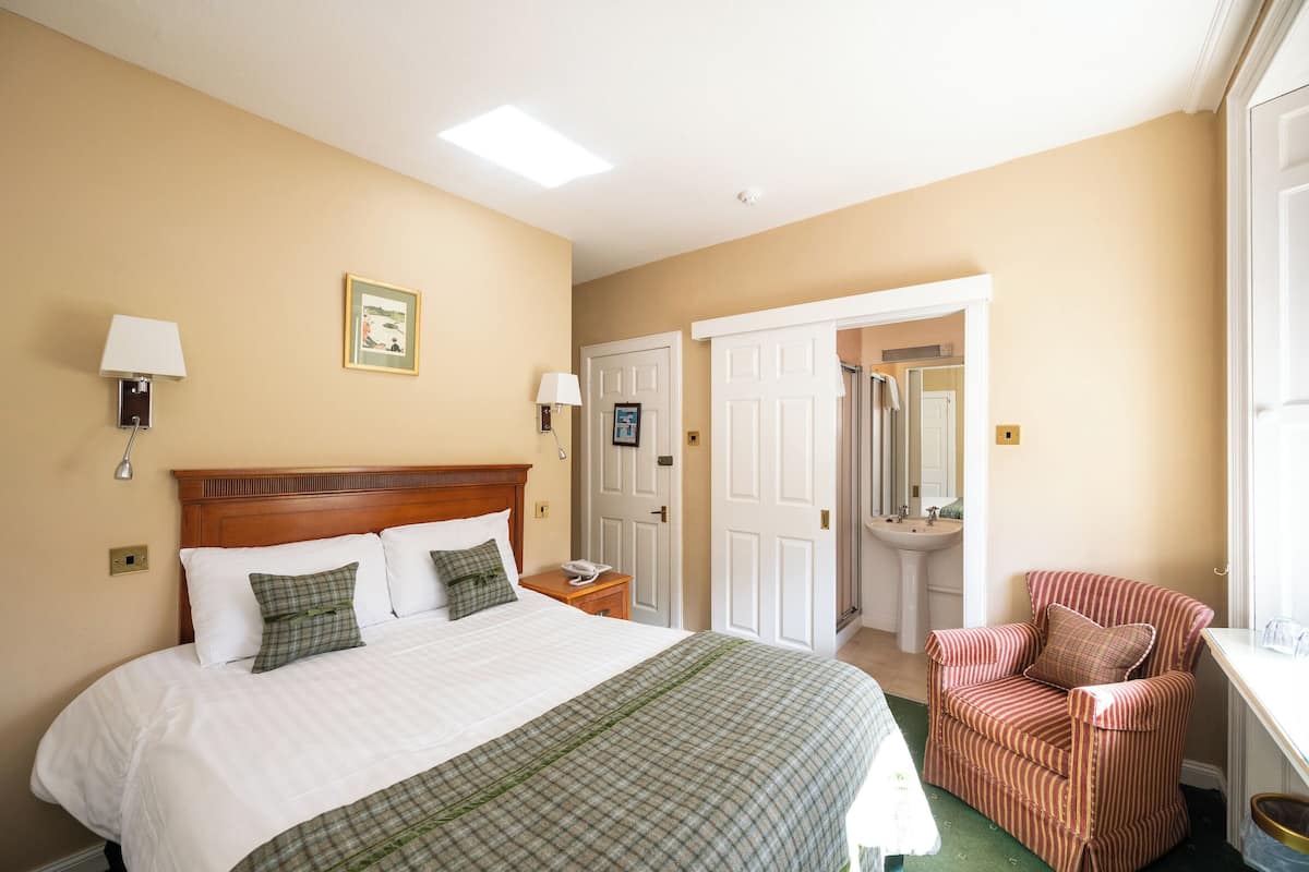 Iron/ironing board, free WiFi