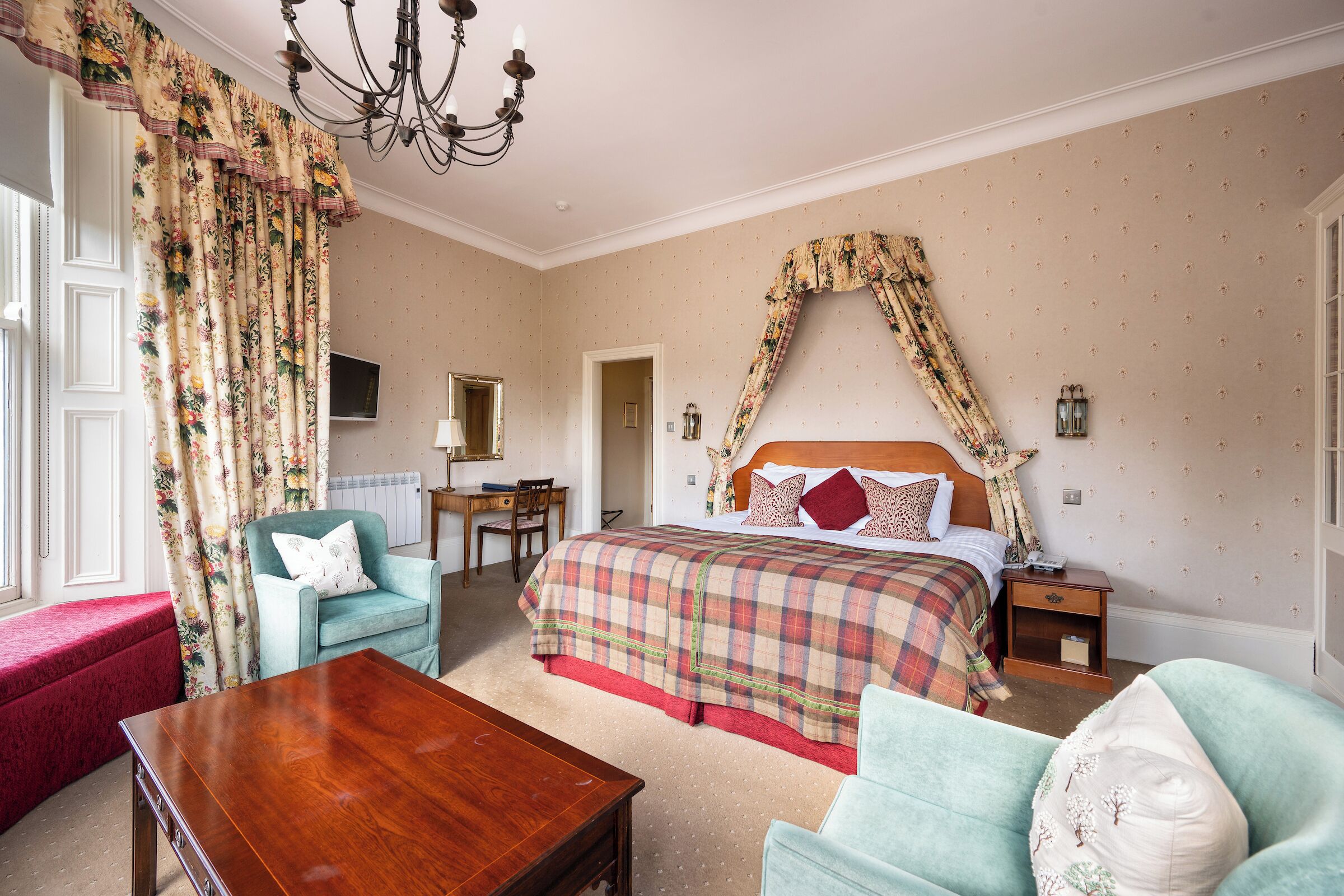 Deluxe Double Room, Garden View | Iron/ironing board, free WiFi