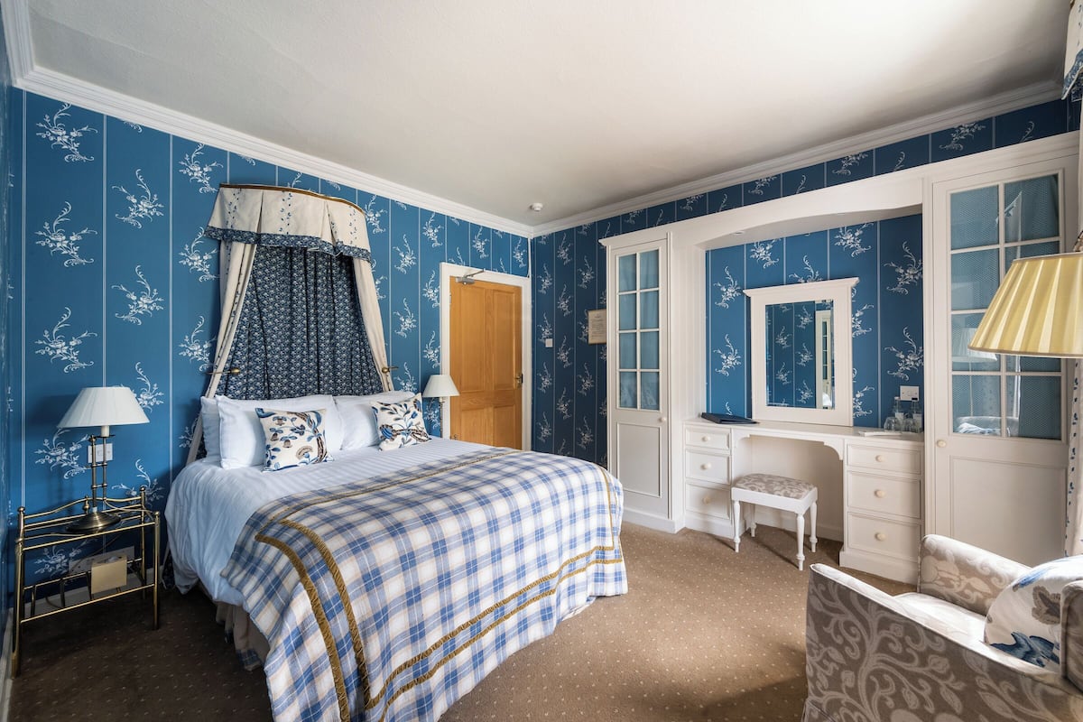 Iron/ironing board, free WiFi