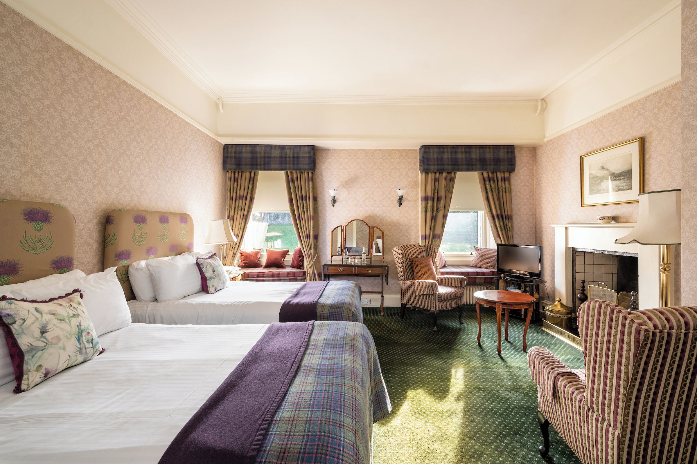 Deluxe Room, Garden View | Iron/ironing board, free WiFi