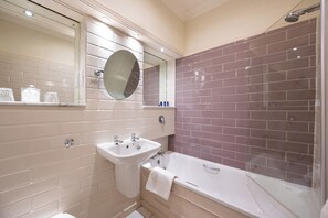 Superior Double Room, Garden View | Bathroom | Slippers - Open Arms Hotel (North Berwick)